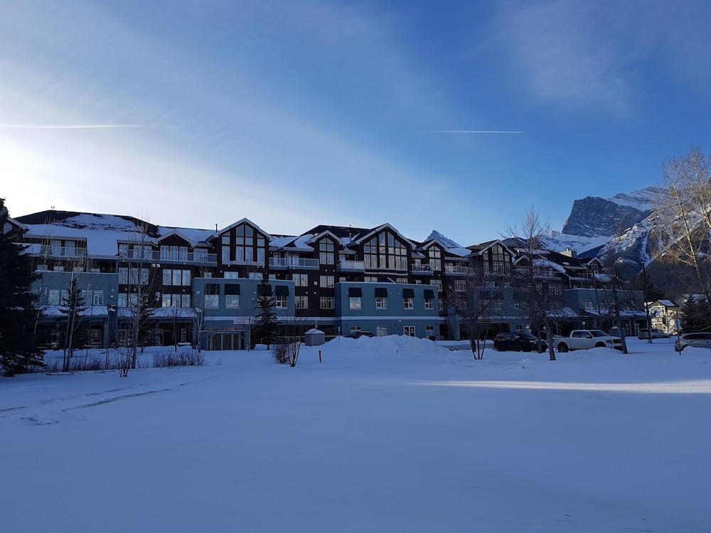 Sunset Resorts Canmore And Spa Exteriör bild
