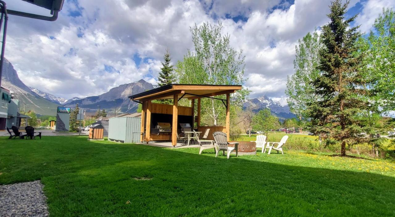 Sunset Resorts Canmore And Spa Exteriör bild
