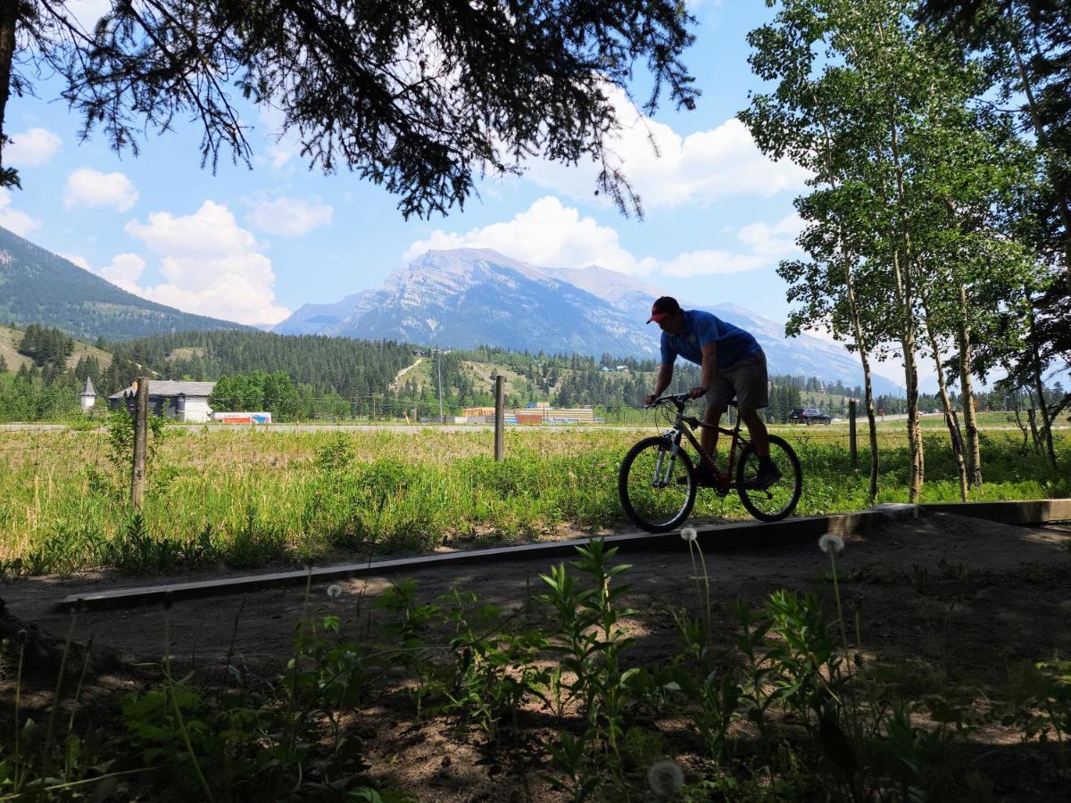 Sunset Resorts Canmore And Spa Exteriör bild