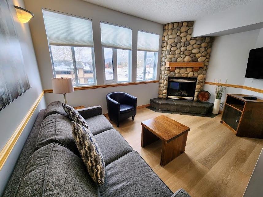 Sunset Resorts Canmore And Spa Exteriör bild