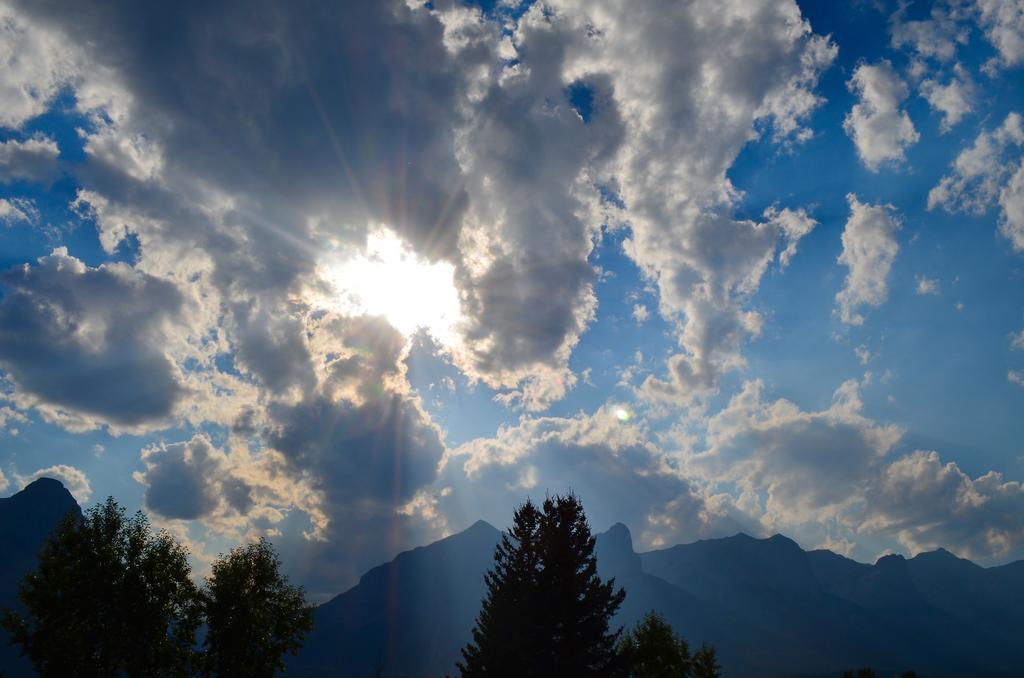 Sunset Resorts Canmore And Spa Exteriör bild