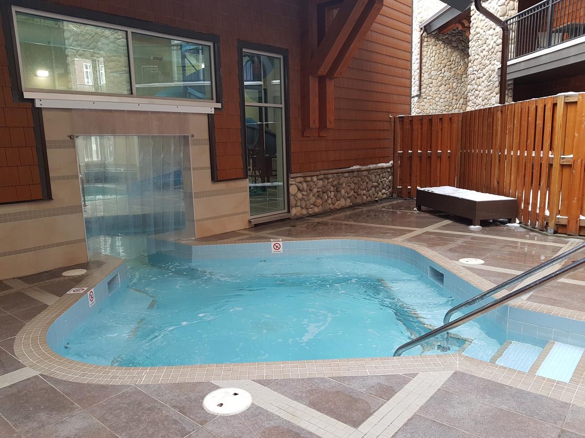 Sunset Resorts Canmore And Spa Exteriör bild