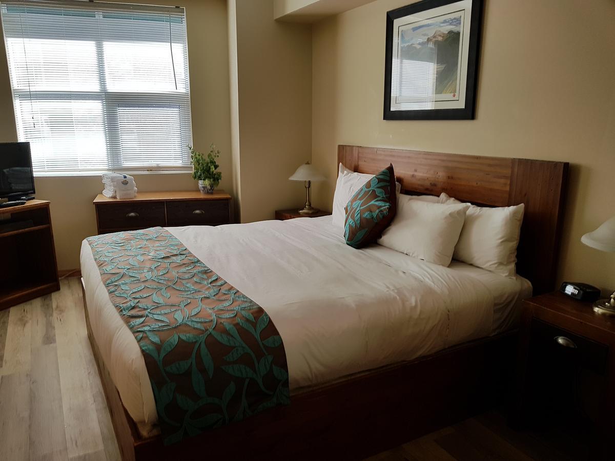 Sunset Resorts Canmore And Spa Exteriör bild