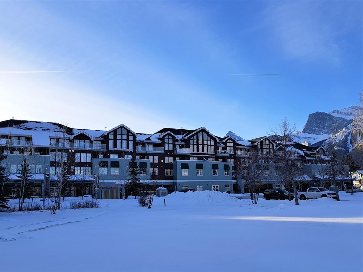 Sunset Resorts Canmore And Spa Exteriör bild