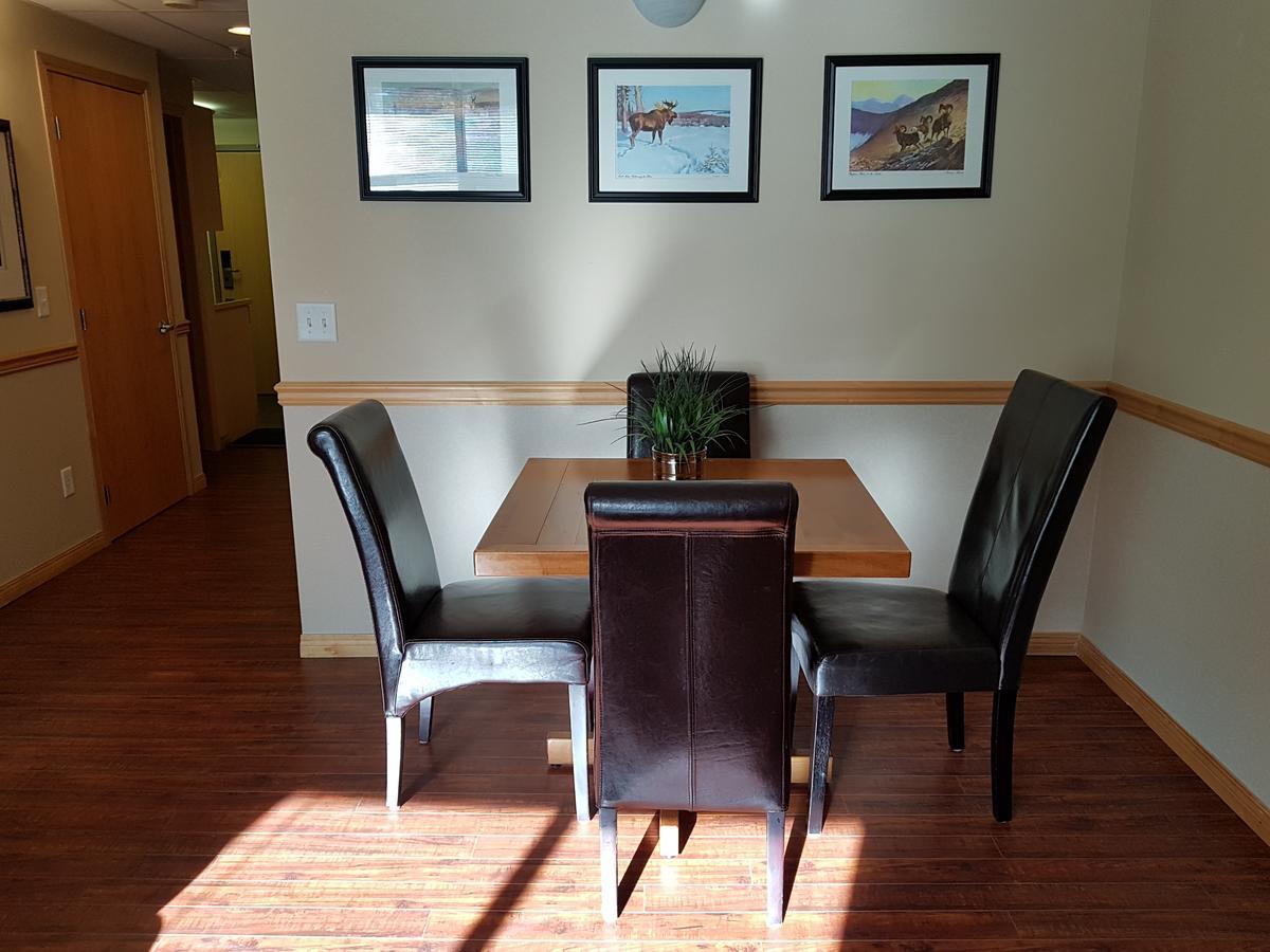 Sunset Resorts Canmore And Spa Exteriör bild