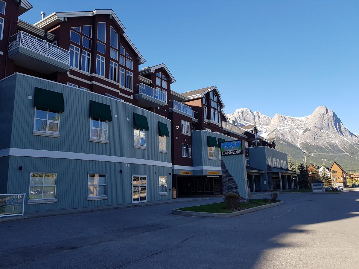 Sunset Resorts Canmore And Spa Exteriör bild