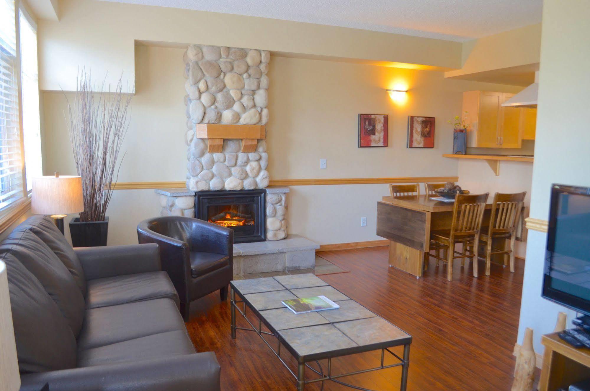 Sunset Resorts Canmore And Spa Exteriör bild