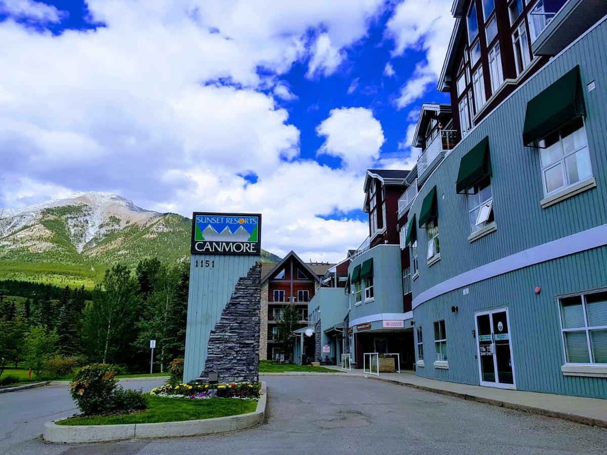 Sunset Resorts Canmore And Spa Exteriör bild