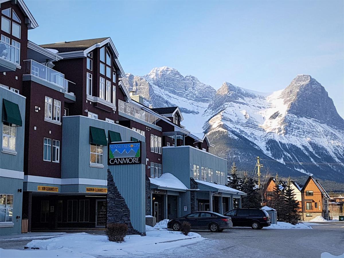 Sunset Resorts Canmore And Spa Exteriör bild